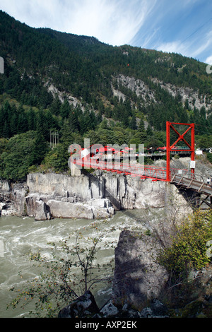 Die Suspension Bridge Höllen Gaton den Fraser River in der Nähe von Hope in den kanadischen Rockies Stockfoto