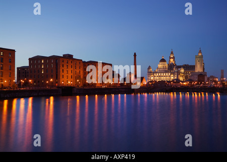 Liverpool Skyline bei Nacht Liverpool Merseyside England Stockfoto