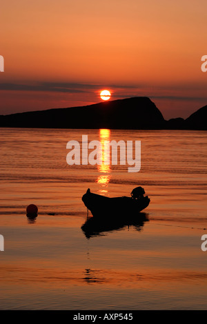 Mitternacht Sonnenuntergang nördlich der Arktis Kreis in der Nähe von Mo i Rana.  Norwegen Stockfoto