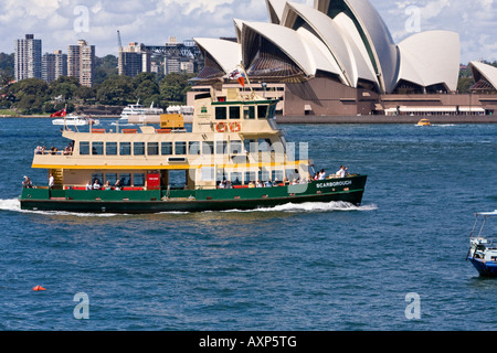 Die erste Flotte Klasse Fähre "Scarborough" Pässe vor das Sydney Opera House auf dem Weg zum Circular Quay Stockfoto