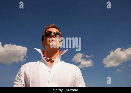 Mann mit Sonnenbrille Stockfoto