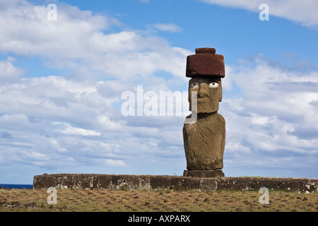 Ahu Ko Te Riku ist die einzige Moai mit restaurierten Korallen Augen Stockfoto