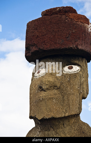 Ahu Ko Te Riku ist die einzige Moai mit restaurierten Korallen Augen Stockfoto