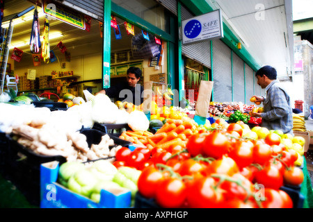 London-Brixton, Markt, London, Obst & Gemüse stall Stockfoto