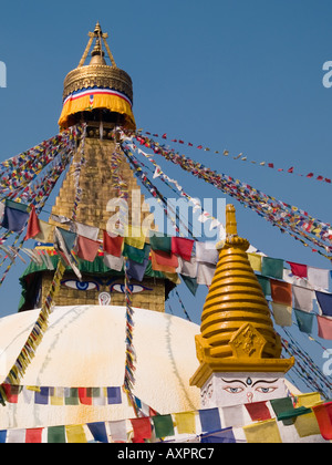 Goldene Pyramide BOUDHANATH Stupa mit Gebetsfahnen in Kathmandu Himalaya Nepal Asien Stockfoto