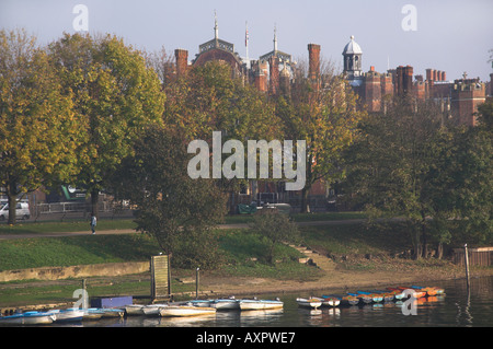 Europa UK gb England London Surrey Hampton court über Themse aus gesehen Stockfoto