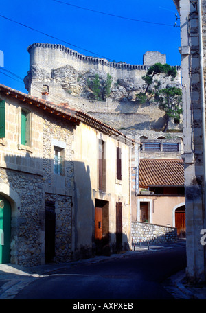 Provence Frankreich Fort mit Blick auf Dorf Boulbon Stockfoto