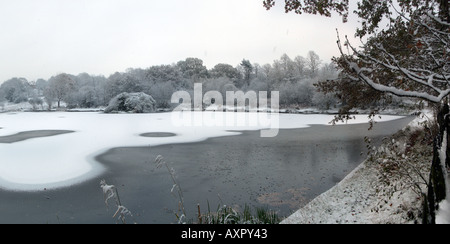 Blick über See Eingang Lyme Hall Disley Stockport Cheshire England UK United Kingdom GB Großbritannien EU Europäische Union Europa Stockfoto