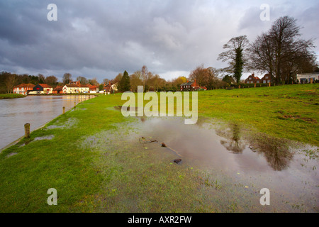 Ein Blick auf Coltishall neben dem Fluss Bure in den Norfolk Broads Stockfoto