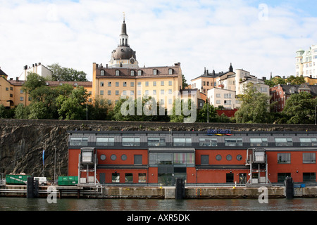 Blick von historischen Gebäuden entlang einer alten Pier oder dock Stockfoto