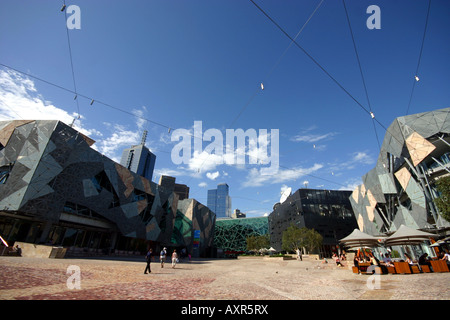 moderne architektonisch gestaltete Gebäude Federation Square Melbourne Stockfoto