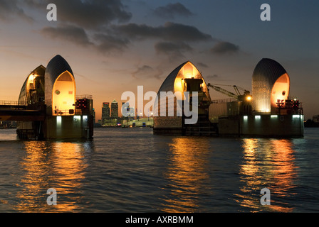 London Thames Barrier Ansicht von Canary Wharf Stockfoto