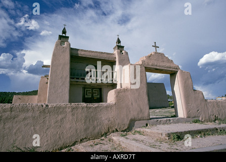 Die Kirche von San José de Gracia in Las Trampas New Mexico auf der Höhenstraße, Taos in Sangre De Cristo mountains Stockfoto