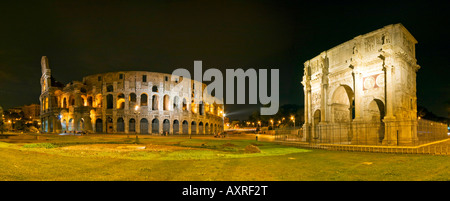 Roms Kolosseum bei Nacht hochauflösende panorama Stockfoto