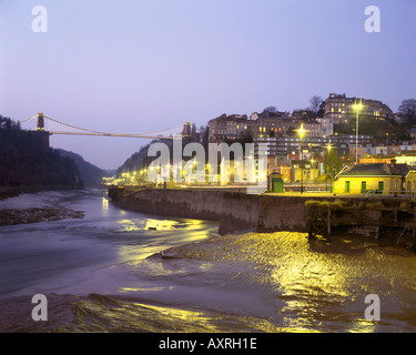 Ein Winter-Abend am spektakulären Clifton Suspension Bridge über die Avon-Schlucht in Bristol. Die hoch über dem Fluss gebaut Stockfoto