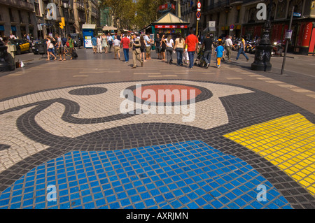 Pflaster, entworfen von Joan Miro auf La Rombla Barcelona Catalunya Spanien Stockfoto