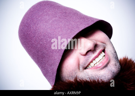 Porträt von verkleideten jungen Mann. Stockfoto
