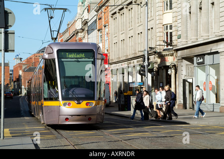 Rasche Lichttransport Straßenbahn Luas in Dublin Irland Stockfoto