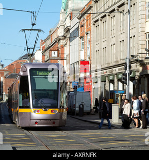 Rasche Lichttransport Straßenbahn Luas in Dublin Irland Stockfoto