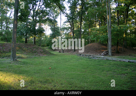 Defensive Erde Schanzen im Inneren Fort Darling auf Drewrys Bluff, Richmond, VA. Stockfoto