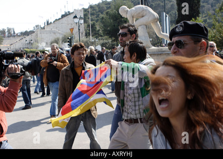 Tibeter Demonstranten vor Panathenaikon Stadion bei der Schlüsselübergabe Zeremonie der Olympischen Flamme nach chinesischen Athen Griechenland Stockfoto