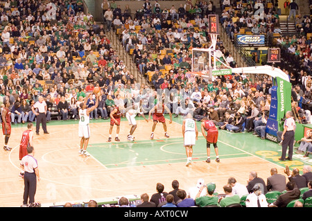 Die Boston Celtics NBA-Team gegen die Miami Heat in Boston Banknorth Mitte Stockfoto