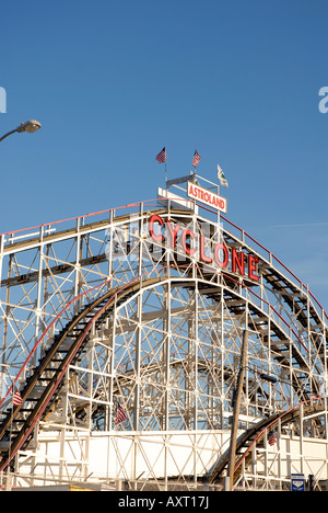 Zyklon Achterbahnfahrt Coney Island Brooklyn NewYork Stockfoto