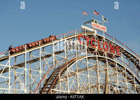 Cyclone-Achterbahn Coney Island Brooklyn New York Vergnügungspark Astroland Stockfoto