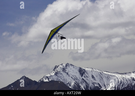 Drachenflieger über Bergen im Mt Aspiring National Park in der Nähe von Wanaka Südinsel Neuseeland Stockfoto