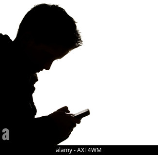 Eine Silhouette mit Handy, Bild von Jim Holden Teenager Textnachrichten. Stockfoto