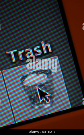 Nahaufnahme von einem Papierkorb-Symbol auf einem computer Stockfoto
