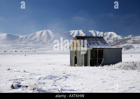 Alten Schuppen und Ida Palette in Hoar Frost Idaburn Maniototo Südinsel Neuseeland Stockfoto