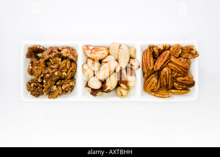 Drei Arten von Mutter Kernel geschälte Walnüsse Paranüsse und Pekannüsse Stockfoto