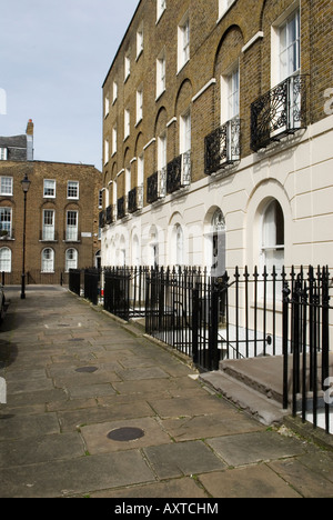 Canonbury Square London N1 typisch georgianische viergeschossige und untergeschossige Terrasse beherbergt den Londoner Stadtteil Islington 2008 2000s UK HOMER SYKES. Stockfoto