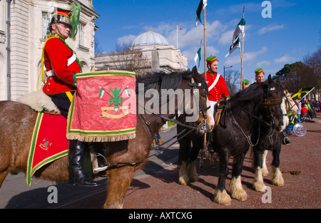 Walisische Pferd eine historische Festzug Kavallerie Truppe vor dem Rathaus für jährliche St Davids Day March in Cardiff South Wales UK EU Stockfoto