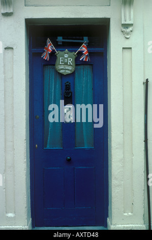 Queens Silver Jubilee 1952 1977 eingerichteten blaue Tür South London England HOMER SYKES Stockfoto