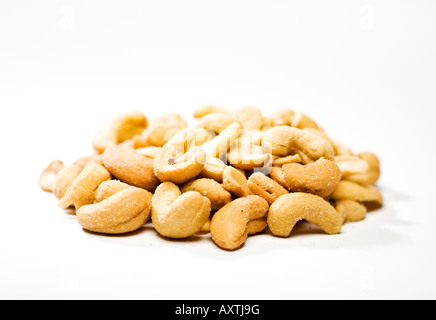 Haufen von gesalzene Cashew-Nuss-kernels Stockfoto