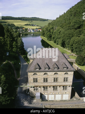 Geographie/Reisen, Deutschland, Nordrhein-Westfalen, Helminghausen, Blick auf die Stadt/Stadtansichten, Ansicht mit Teich, Additional-Rights - Clearance-Info - Not-Available Stockfoto