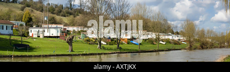 Wohnmobilstellplatz neben dem Fluss Avon Evesham Worcestershire Midlands England uk Stockfoto