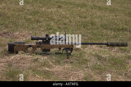 Britische Armee Infanterie Soldaten zeigen ihre neuesten L115A3 Scharfschützengewehr auf Schiess-Unterstützung Waffe Schule Großbritanniens Stockfoto