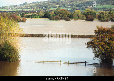 Überfluteten Ackerland in der Nähe von Hereford England UK nach Flusses Wye platzte die Ufer nach Starkregen Stockfoto