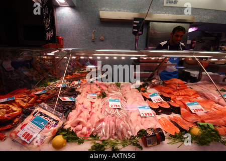 Fisch frisch Oma Lady Victoria Markt Käufer kaufen frische Stockfoto