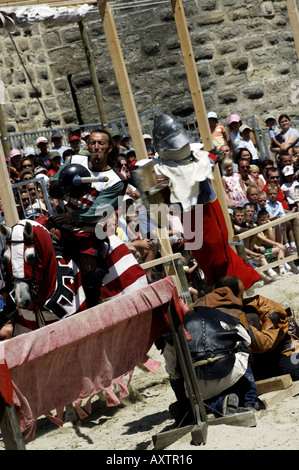 Carcassonne jeden Sommer ein mittelalterliches Theaterstück über die Katharer Geschichte befindet sich in der Nähe der Stadtmauer Stockfoto