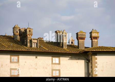 Schornsteine der Medici Villa di Artimino auch genannt "La Ferdinanda" erbaut von Buontalenti für Großherzog Ferdinando I der Toskana Stockfoto