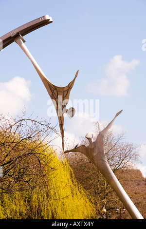 Die Statue der Ermächtigung wurde über dem Fluss Witham, Lincoln, gewölbt Stockfoto