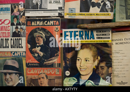 Alte Zeitschriften mit Carlos Gardel und Evita Peron in den Antiquitäten Messe Feria de San Pedro Telmo an der Plaza Dorrego Buenos Aires Stockfoto