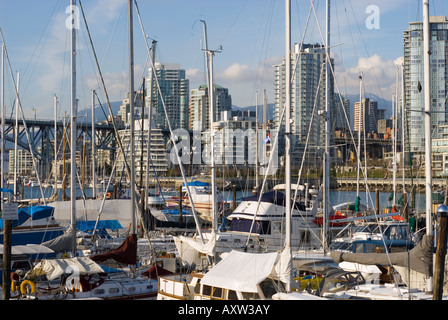 Boote sind in einer Marina in Fales Creek Vancouver Kanada angedockt. Stockfoto