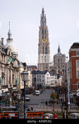 Totale der Kathedrale Notre-Dame, Antwerpen, Belgien. Lokaler Name ist: Onze Lieve Vrouwkerk. Fotografiert vom Ufer der Schelde Stockfoto