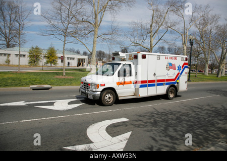 Krankenwagen auf der Straße, Washington DC, USA Stockfoto