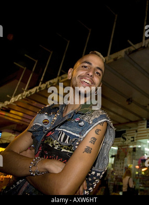 Ein Punk-junge auf der Suche auf die Kamera, Israel Tel Aviv 2007 Stockfoto